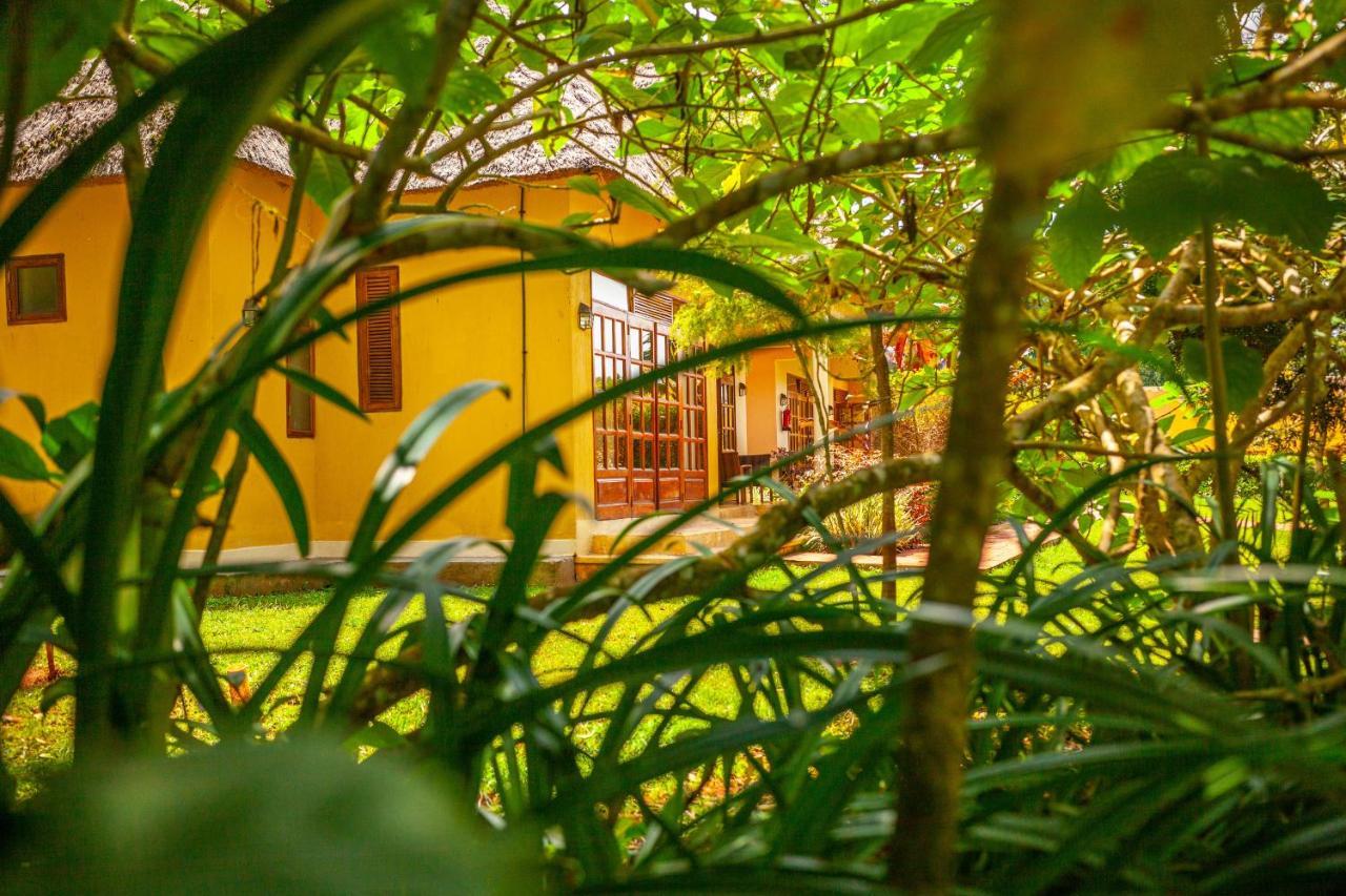 Brovad Sands Lodge Kalangala Extérieur photo