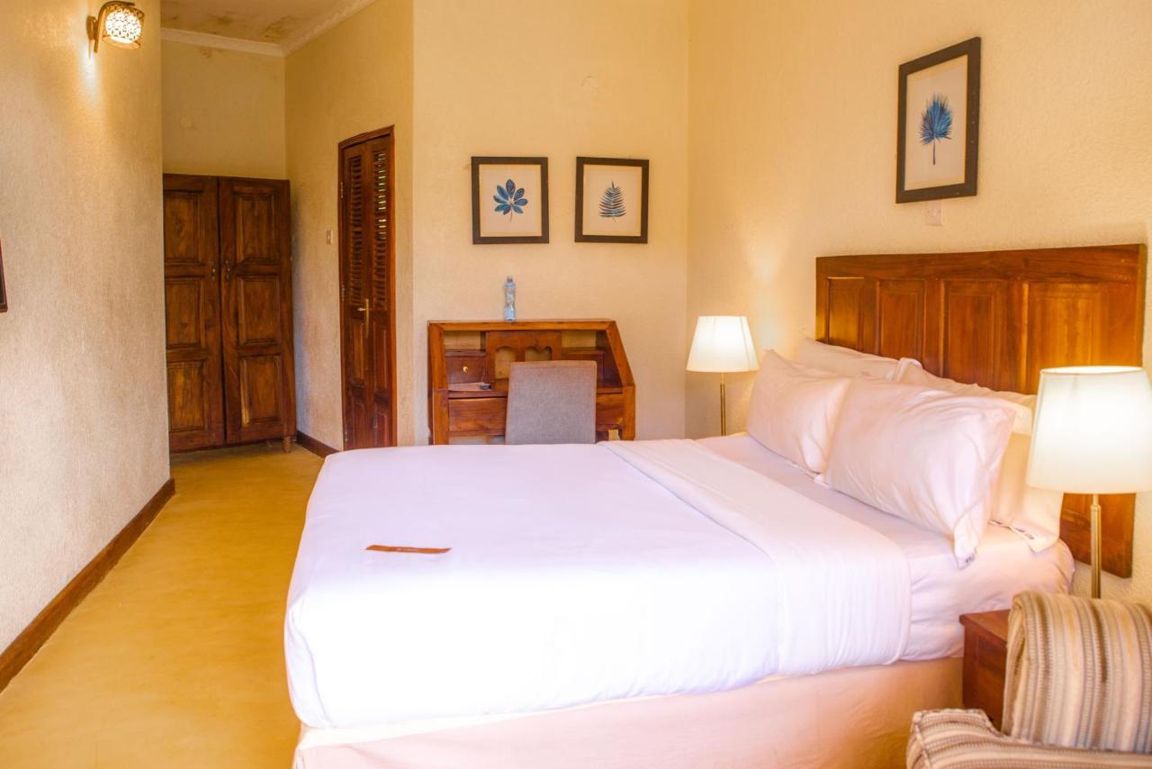 Brovad Sands Lodge Kalangala Extérieur photo