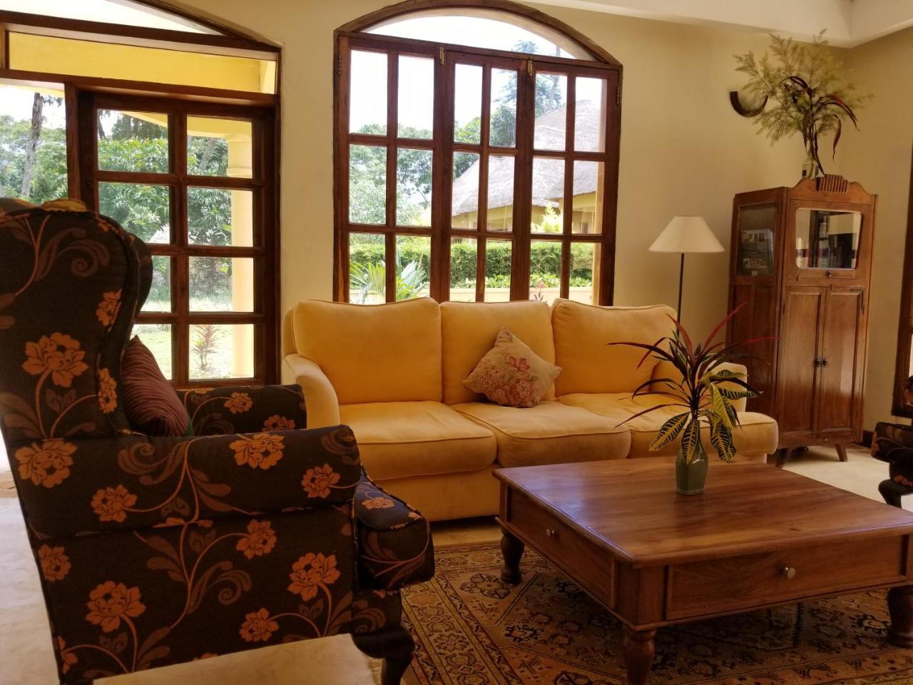 Brovad Sands Lodge Kalangala Extérieur photo